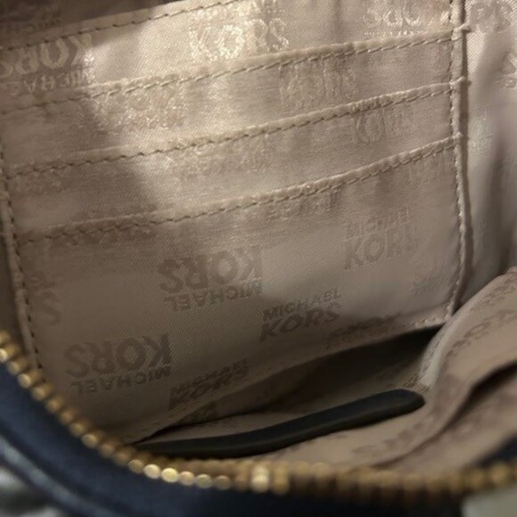 NWOT Navy Pebbled leather Michael Kors wristlet - Picture 6 of 6